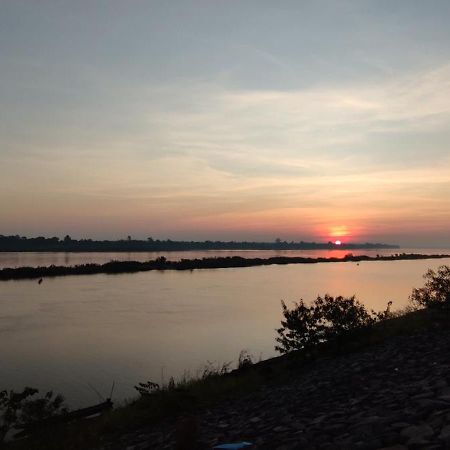 NawiengkaeRiverview Resort Mukdahan Zewnętrze zdjęcie