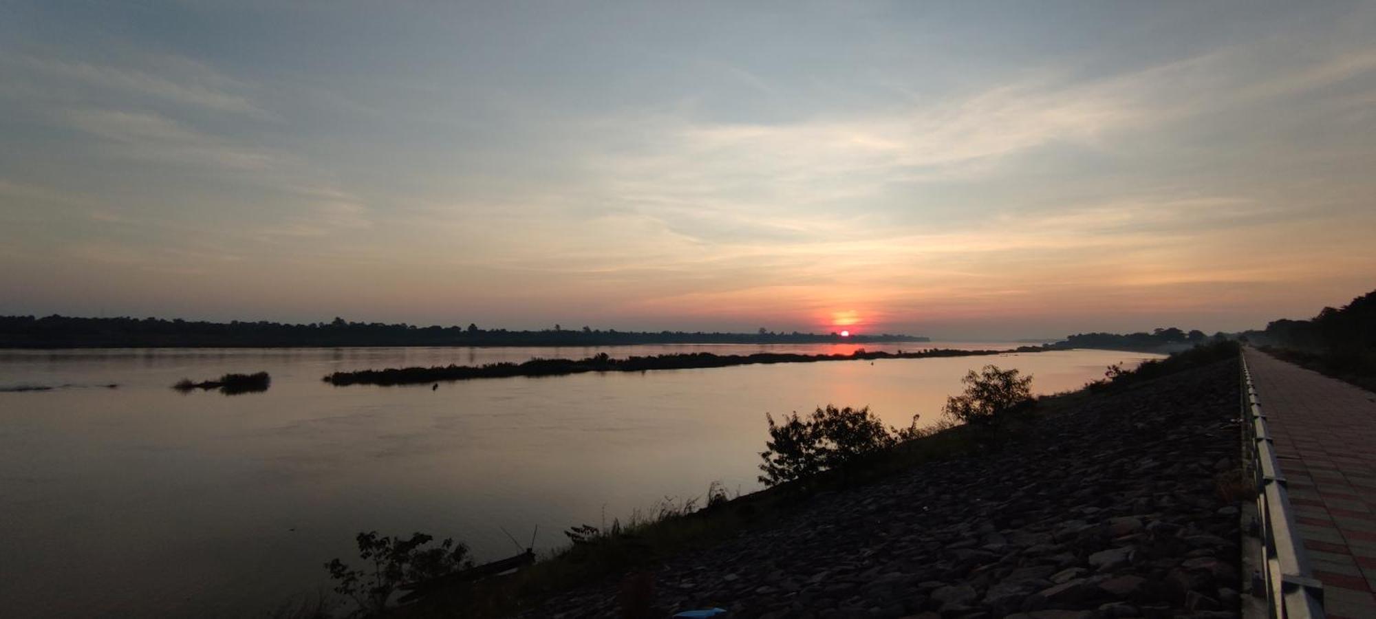 NawiengkaeRiverview Resort Mukdahan Zewnętrze zdjęcie